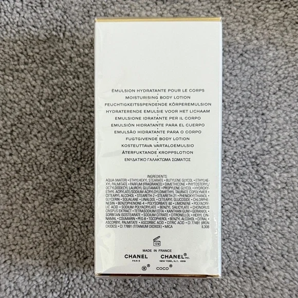 CHANEL Coco Mademoiselle Hydrating Body Lotion in White and Gold - Picture 2 of 3